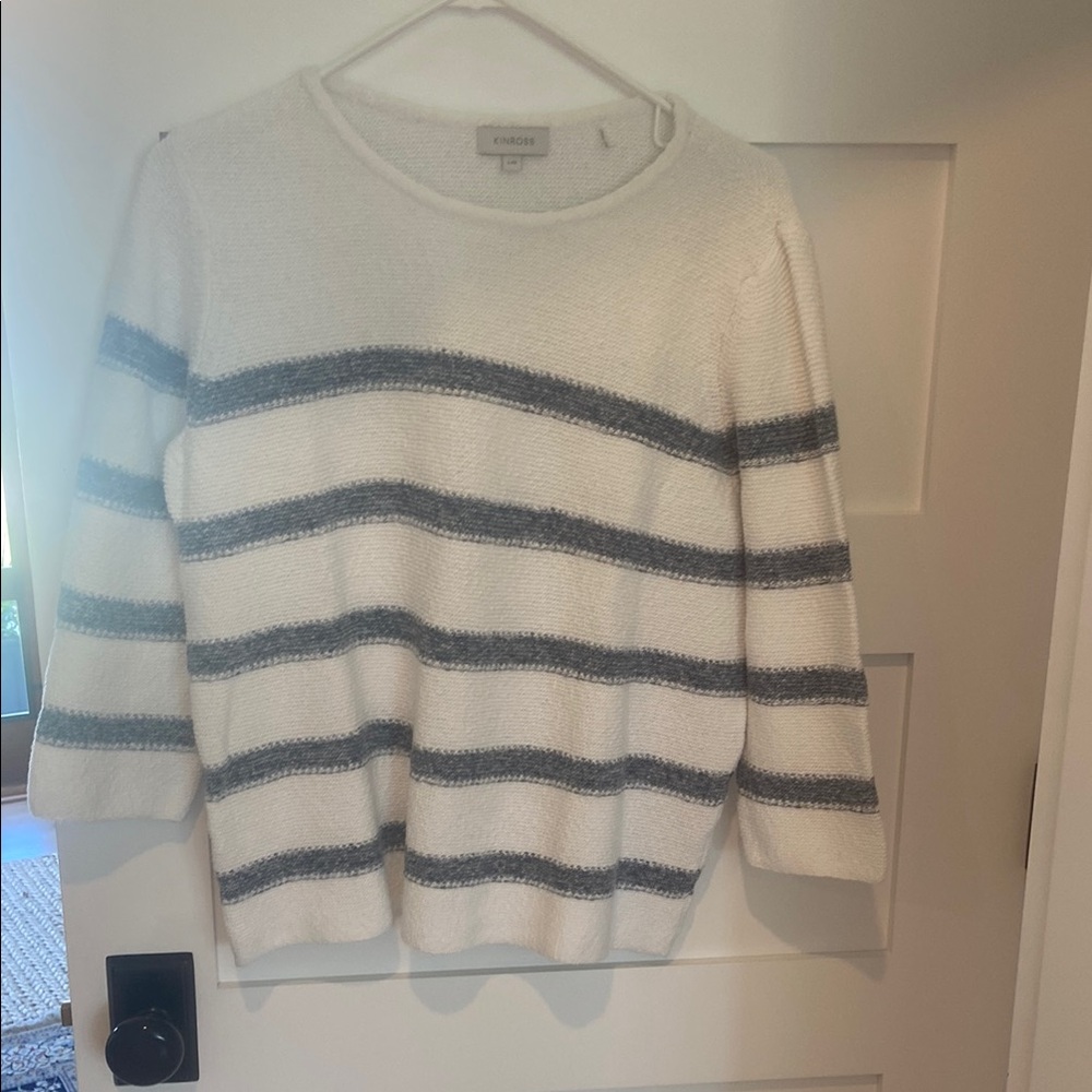 Kinross White and Gray/blue Crew Neck Sweater